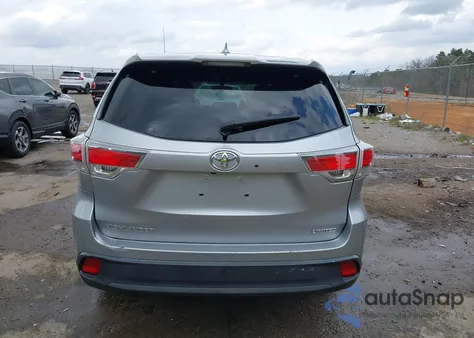 2015 Toyota Highlander Le Plus V6 from USA, damaged, VIN 5TDZKRFH3FS110355